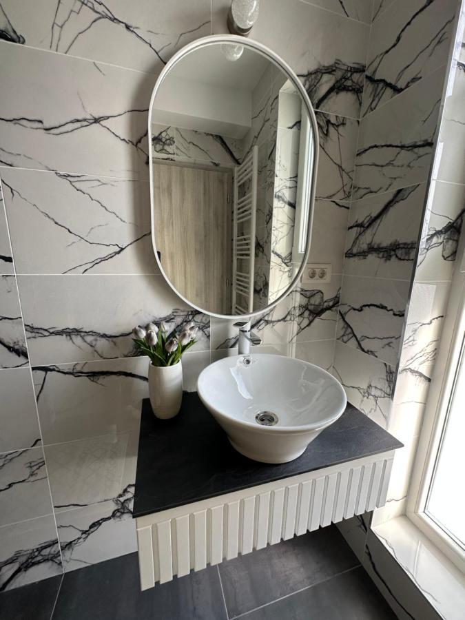 Apartamente Arinis Gura Humorului Buitenkant foto