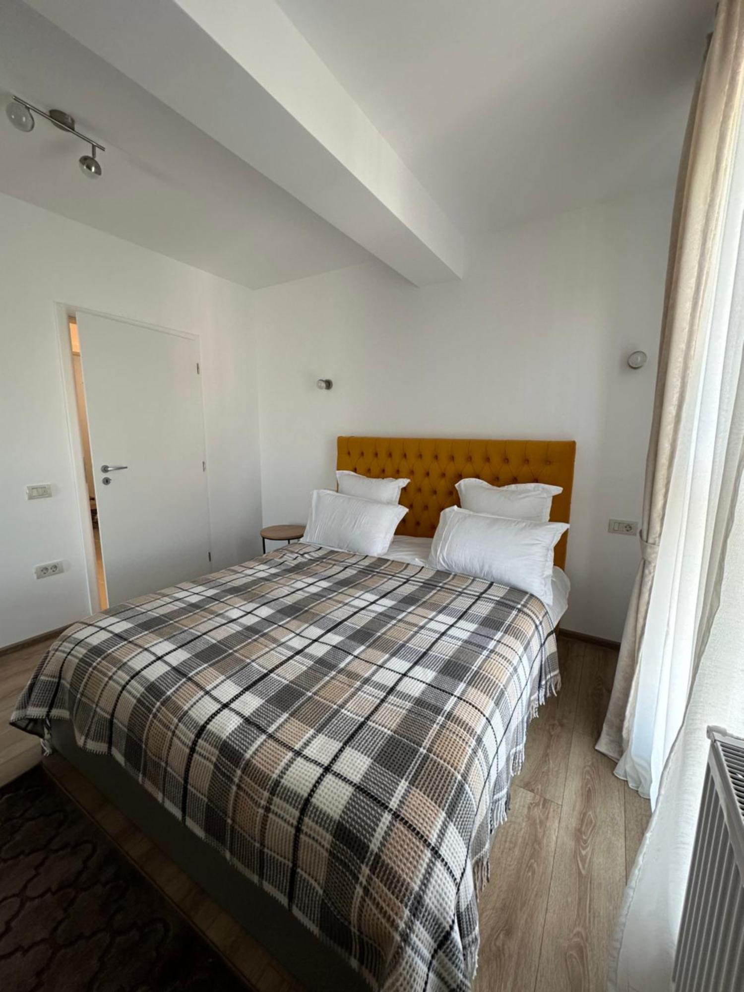 Apartamente Arinis Gura Humorului Buitenkant foto
