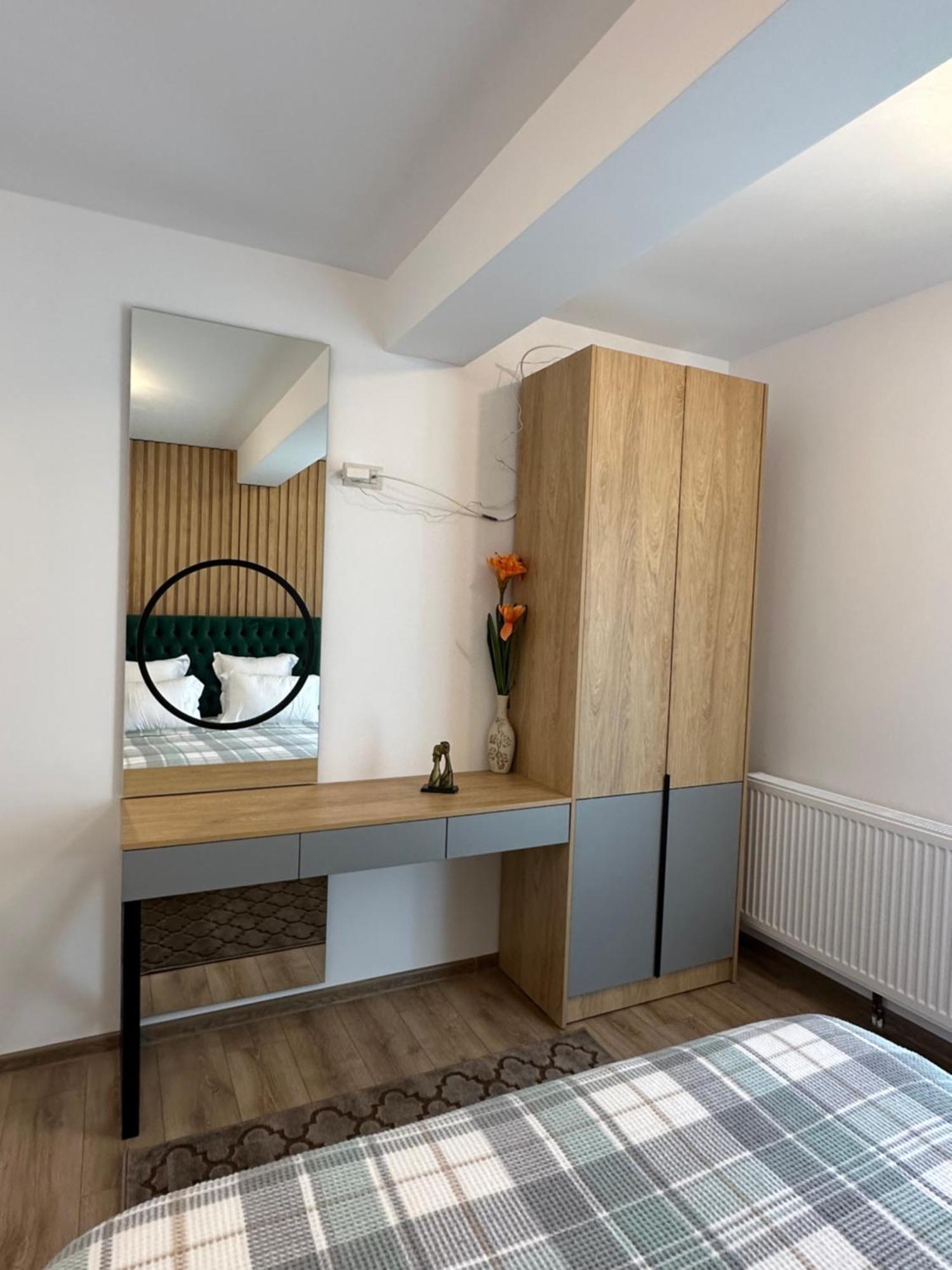 Apartamente Arinis Gura Humorului Buitenkant foto