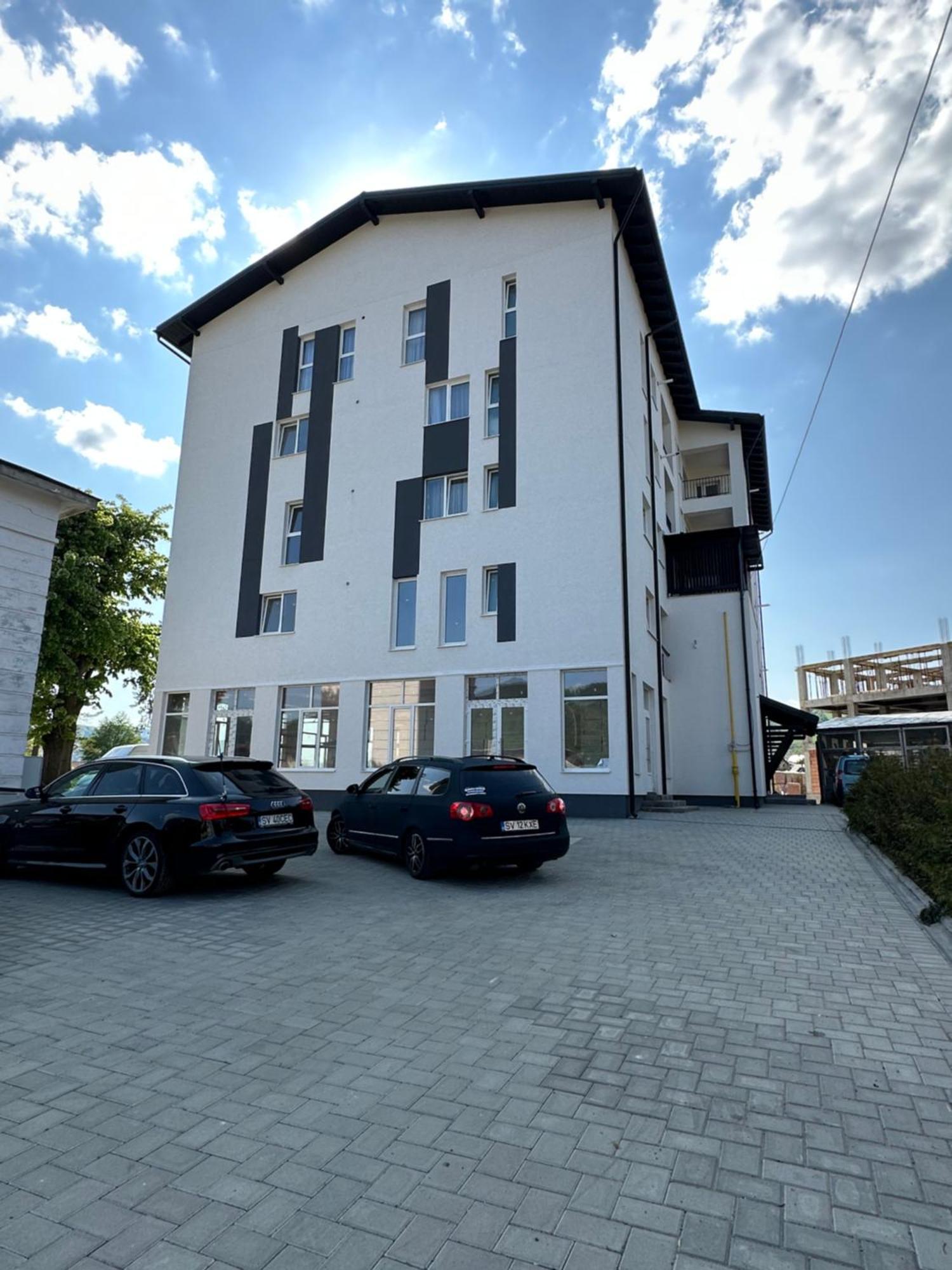 Apartamente Arinis Gura Humorului Buitenkant foto