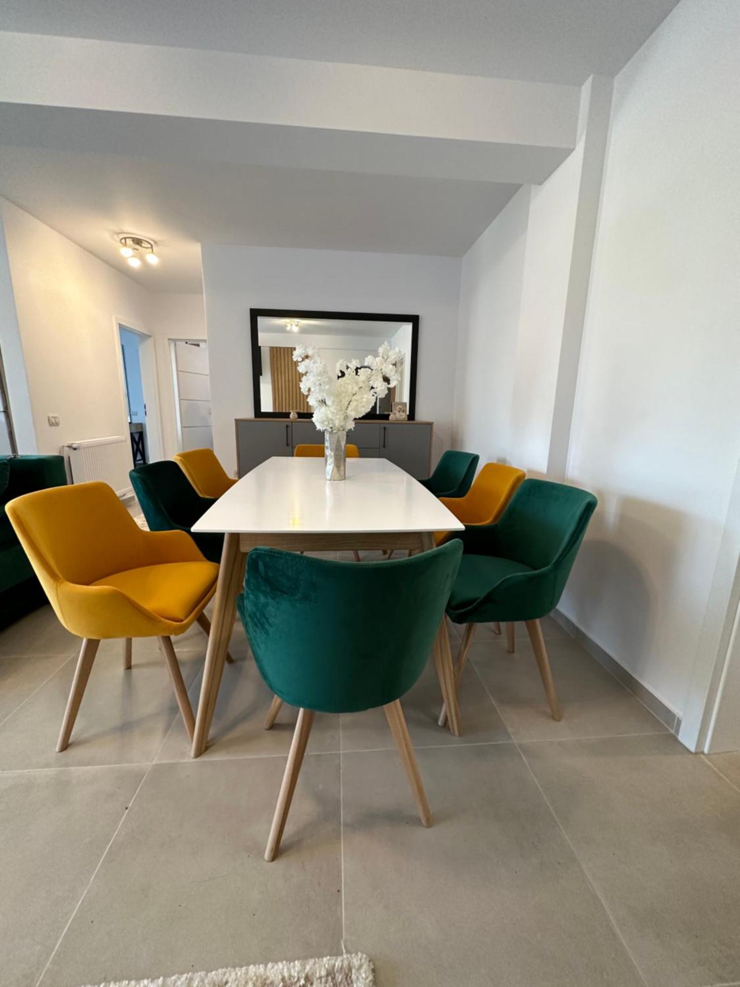 Apartamente Arinis Gura Humorului Buitenkant foto