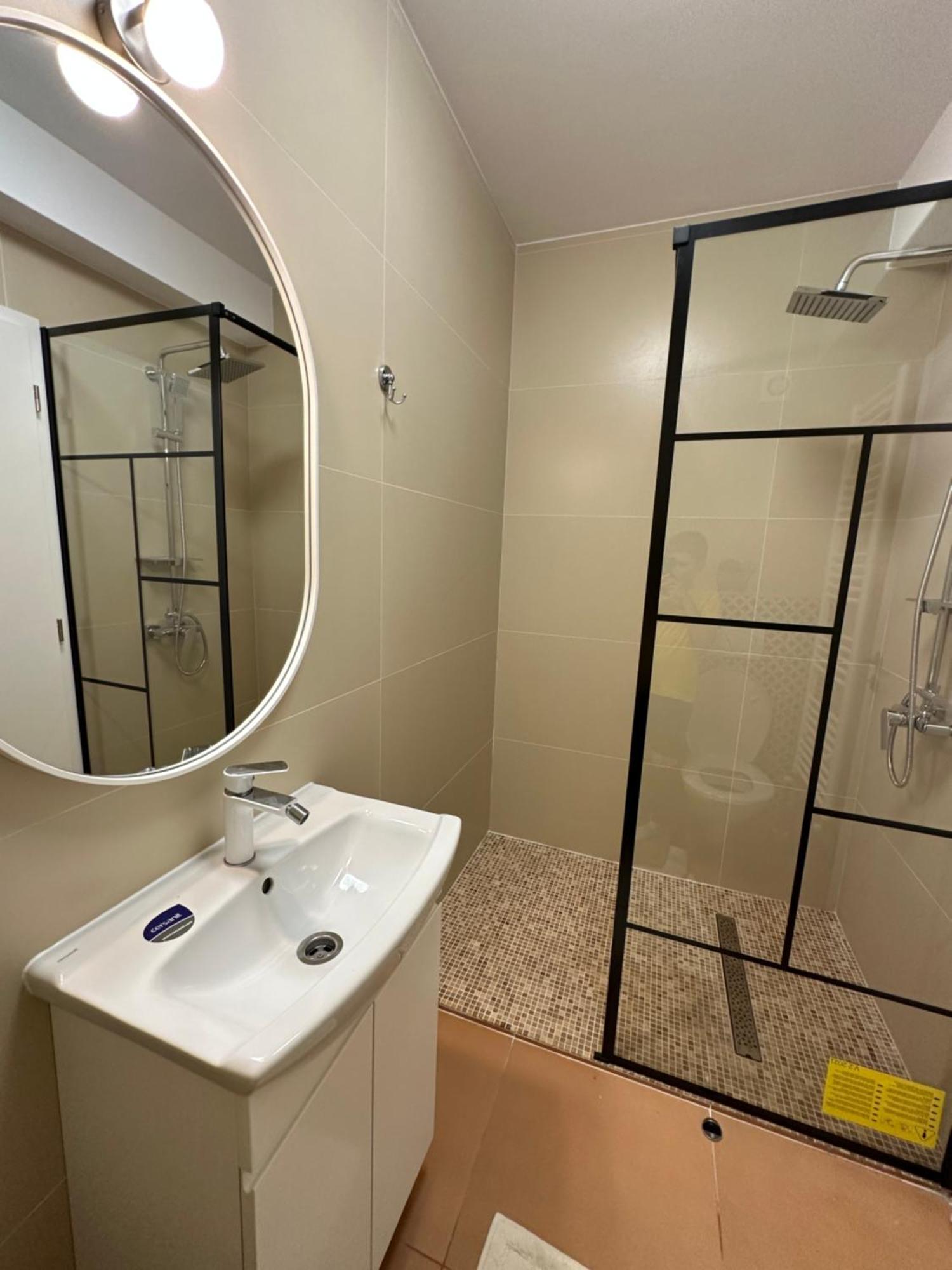Apartamente Arinis Gura Humorului Buitenkant foto