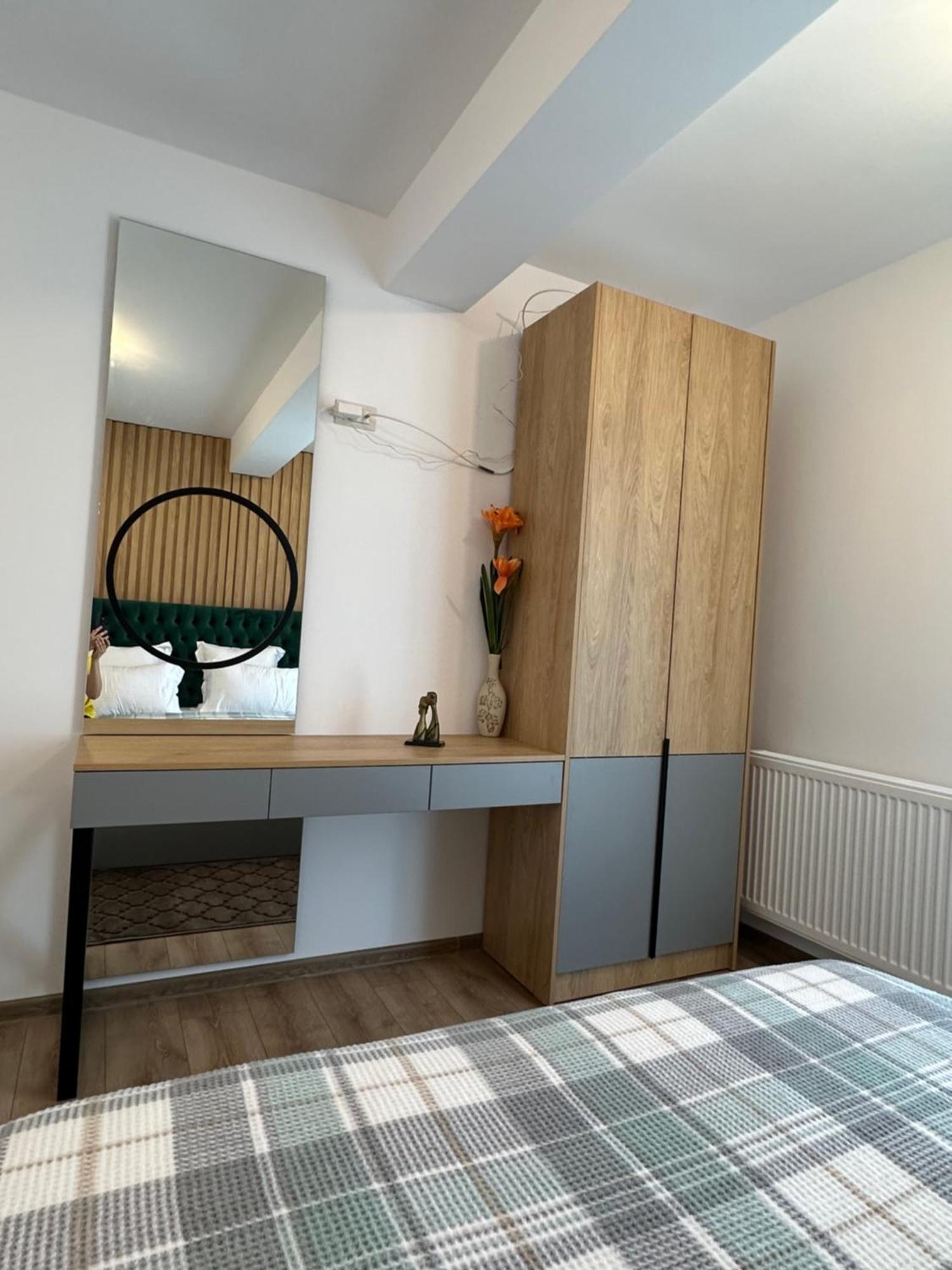 Apartamente Arinis Gura Humorului Buitenkant foto