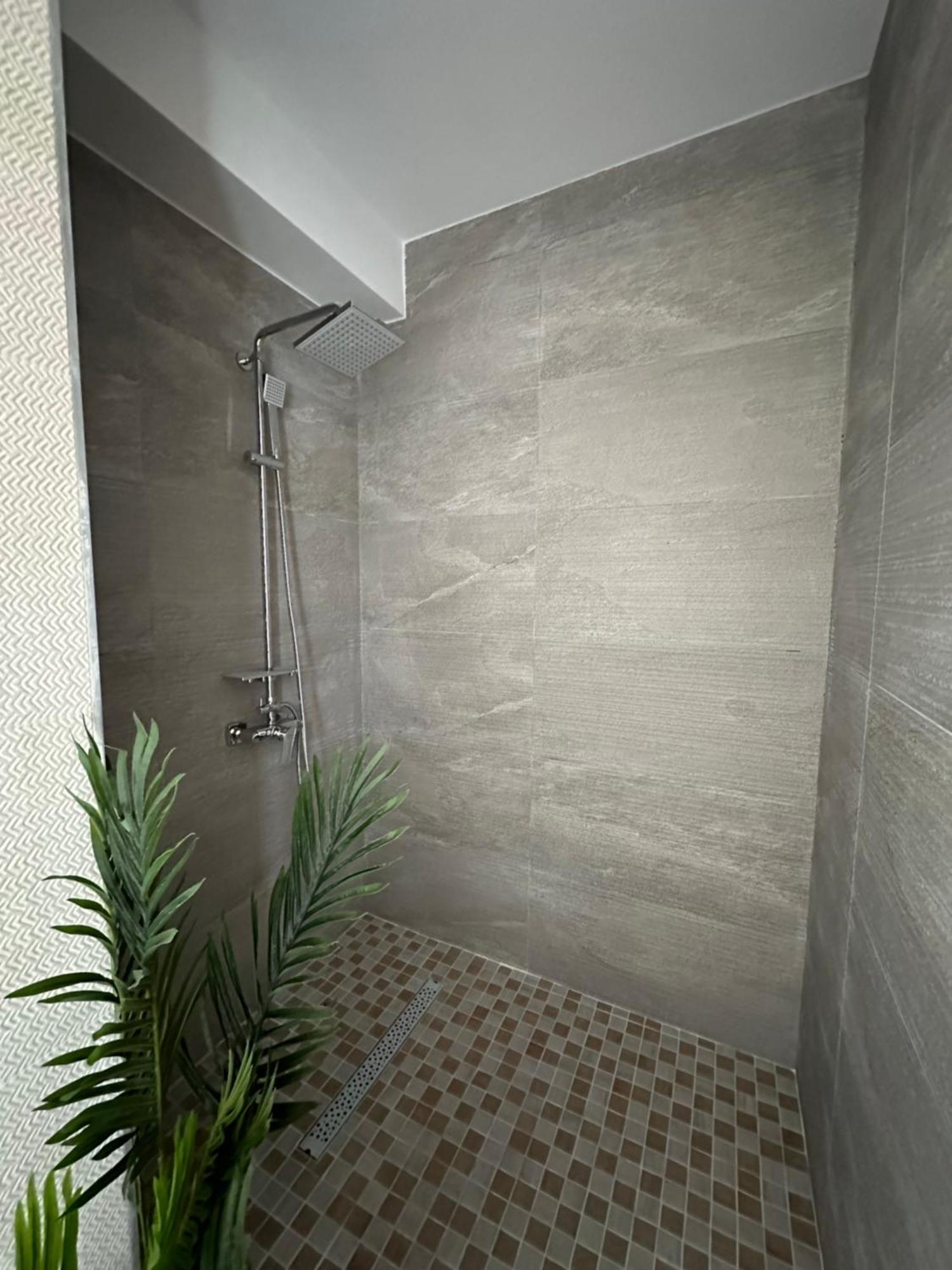 Apartamente Arinis Gura Humorului Buitenkant foto